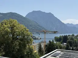 Luxuriöses, bezugsfertiges Penthouse mit Blick auf Schloss Orth