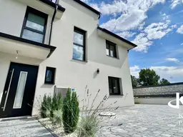 Traumhaftes, belagsfertiges Doppelhaus mit Pool - hochwertiger Wohnkomfort mit 2 Terrassen und 2x Stellplätzen - 112m² für 549.000€!