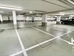 GARAGENSTELLPLATZ - EGGENBERG!