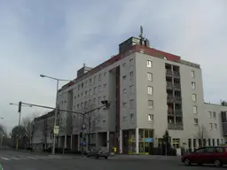 Großzügiges Geschäftslokal mit Lager und Garagenplätzen