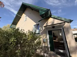 CHARMANTES LANDHAUS MIT ORIGINALDETAILS UND STALLGEBÄUDE