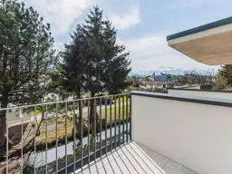 Neubau-Garconniere mit Charme: Hell, modern, mit Balkon