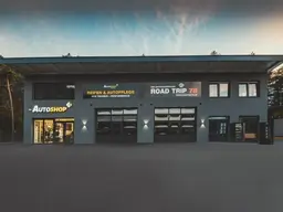 Gesamte Halle mit Büro/ Verkaufsraum und Lager