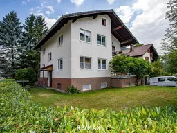 Zweifamilienhaus mit großem Garten, KFZ-Stellplätzen, Carport und Garage