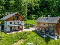 Luxuriöse Waldliegenschaft in idyllischer Lage bei Bad Goisern am Hallstättersee – Ruhe, Natur &amp; drei charmante Wohneinheiten in zwei Häusern