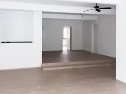 Ein großzügiges 112,55 m² Mietobjekt im 2. Stock, in Vöcklabruck, in der Vorstadt, kann als Wohnung oder als Büro gemietet werden.