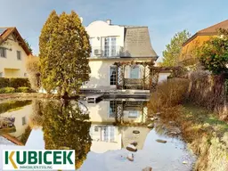 Paradies mit Schwimmteich im Winterschlaf