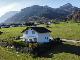 Neuwertiges Wohnhaus, süd-westseitig überdachte Terrasse, Doppelcarport! Zweitwohnsitzfähig!