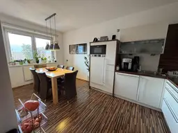Eigentumswohnung, großer südseitiger Balkon und Tiefgaragenabstellplatz