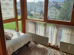 4 Zimmer Eigentumswohnung (ca. 113 m²) mit Wintergarten und Carport