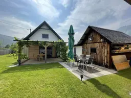 Wohnhaus mit TOP Ausstattung, Nebengebäude und Carports