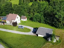 Wohnhaus mit Doppelgarage in absoluter Ruhelage mit herrlichem Blick auf die Berge und in die Natur!