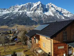 Neuwertiges Holzblockhaus mit gemütlichem Kachelofen und herrlichem Bergpanorama!