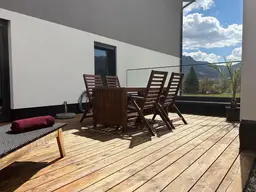 Neuwertige, traumhafte Eigentumswohnung mit südseitigem Balkon und westseitiger Terrasse!
