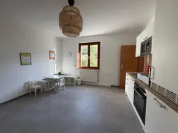 Renovierte Eigentumswohnung mit südseitigem Balkon im 1. Stock