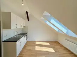 Generalsanierte Dachgeschoßwohnung in der Idlhofgasse! - Provisionsfrei!
