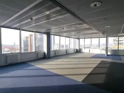 Büro mit Balkon und Ausblick im Saturn Tower