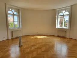 Schöne Altbaufläche im Palais Schlick