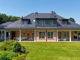 Luxuriöse Villa in Gießhübl: Stilvolles Wohnen mit Pool traumhaftem Garten!