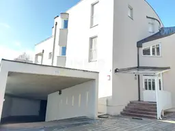 SEHR HELLE 2-ZIMMERWOHNUNG MIT WESTTERRASSE UND TG-PLATZ NAHE ORF