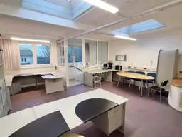 Büro- oder Praxisräumlichkeiten, welche aber auch vielseitig genutzt werden können. Ca. 1117 m² beheizt + 83 m² Lagerfläche