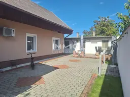 Großzügiges Einfamilienhaus mit 190 m² Wohnfläche &amp; zusätzlichem 42 m² Bestandsgebäude in Prottes