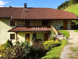 Gemeinsam leben, eigenständig wohnen: Wohnhaus mit zwei Einheiten
