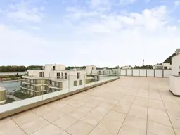 Meisterstück moderner Architektur: Penthouse mit 230m2 Terrasse &amp; Wasserblick