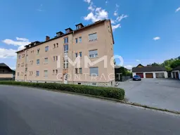 Zwei Zimmer Wohnung mit Garten und Garage