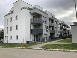 Helle Wohnung mit Küche und Garagenplatz.