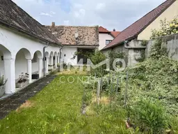 Schnäppchen Arkadenbauernhaus mit Innenhofatrium und Garten in ruhiger Lage !Bedarf Renovierung!