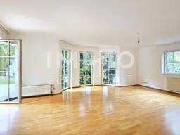 Lichtdurchflutetes, familienfreundliches Traumhaus: 4 Schlafzimmer, Pool, Sauna und Gartenidylle