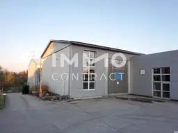 Große Lagerhalle auch beheizbar und Nebentrakt mit 740 m² Nutzfläche (Einfahrtstor 350x470) Industrieboden.