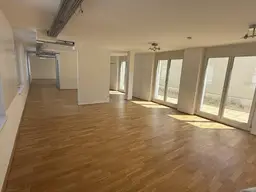 Großzügiges Büro im DG - Inklusive privater Terrasse!