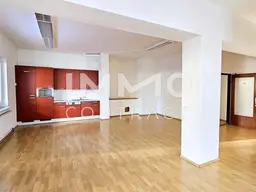 Großzügige Büroräume in attraktiver Lage in kleinem Mehrparteienhaus