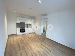 Schöne DG Wohnung in der Senefeldergasse mit Klimaanlage. Bitte nur schriftliche Anfragen.