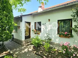 Charmantes älteres Haus mit Potential auf traumhaft idyllischem Grundstück in bester Lage
