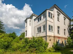 ++NEU++ Tolle Zinsvilla mit uneinsehbarem Grund in Bad Vöslau, großes Ausbaupotenzial!