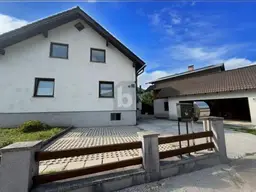 GROßZÜGIGER HAUSTEIL MIT GARTEN &amp; POTENZIAL ? 179 M² IN RUHIGER LAGE