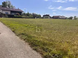 RUHIGES GRUNDSTÜCK IN TOPLAGE