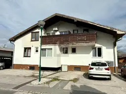 INVESTMENT MIT 5 WOHNEINHEITEN, 7 PKW STELLPLÄTZE UND VOLLKELLER