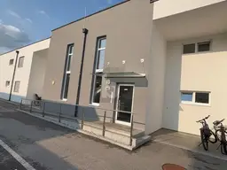 SONNIGE MODERNE GARTENWOHNUNG 