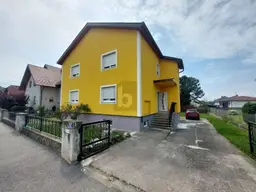 HELL, GERÄUMIG MIT POOL UND WERKSTATT