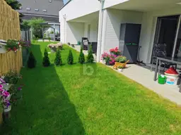 TOP-MODERNER WOHNHIT MIT GARTEN