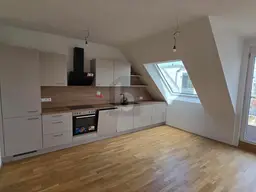 NEUE STILVOLLE 3-ZIMMER-DACHGESCHOß-WOHNUNG MIT TERASSE