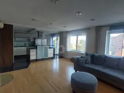 MAISONETTEN-DACHGESCHOSS MIT BLICK ÜBER DIE STADT