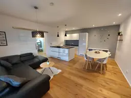 MODERNES WOHNEN IN BESTLAGE: 2-ZIMMER-IDYLLE MIT SCHWIMMTEICH