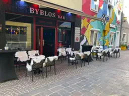 LEDER LOUNGE ? EIN ENTSPANNTER ORT, UM DEN ABEND AUSKLINGEN ZU LASSEN.