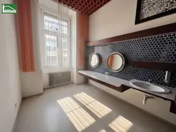 Arbeiten mit Atmosphäre: Altbaujuwel mit Mid-Century-Flair