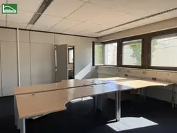 Voll ausgestattete 400 m² Bürofläche mit Parkplätzen direkt vor der Tür
